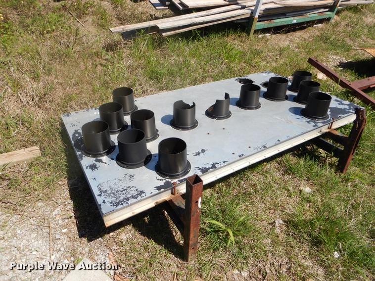 image for item FH9471 (2) tailgate spreaders and arrow board