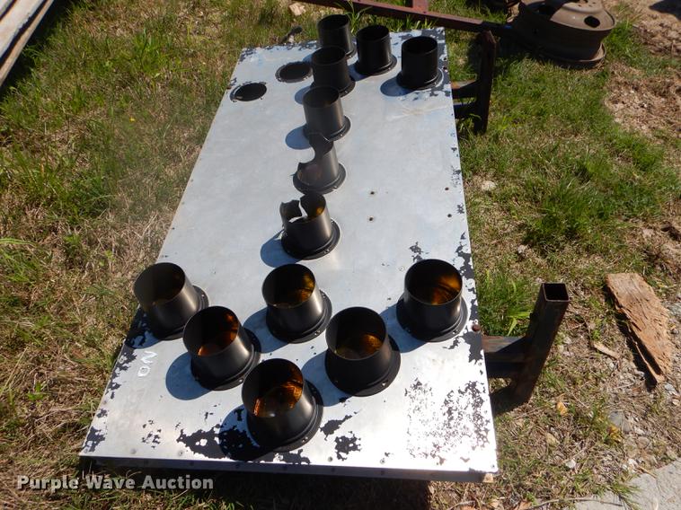 image for item FH9471 (2) tailgate spreaders and arrow board