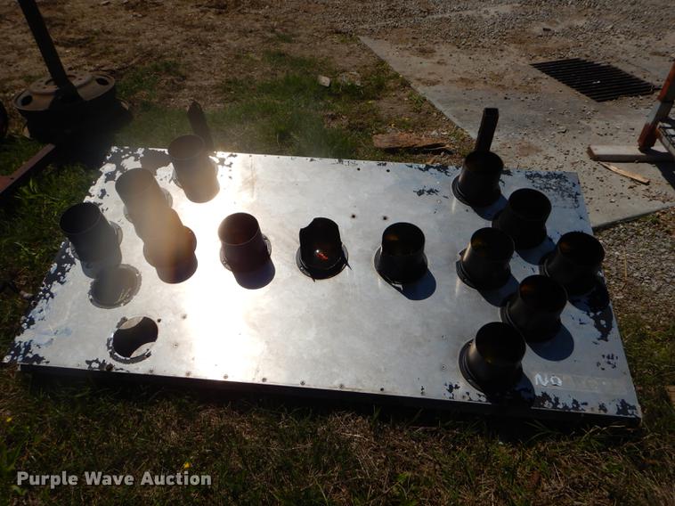 image for item FH9471 (2) tailgate spreaders and arrow board