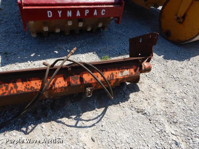 image for item FH9471 (2) tailgate spreaders and arrow board