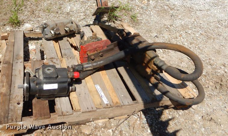 image for item FH9475 (4) pumps