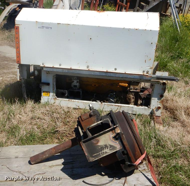 image for item FH9476 Four cylinder diesel engine