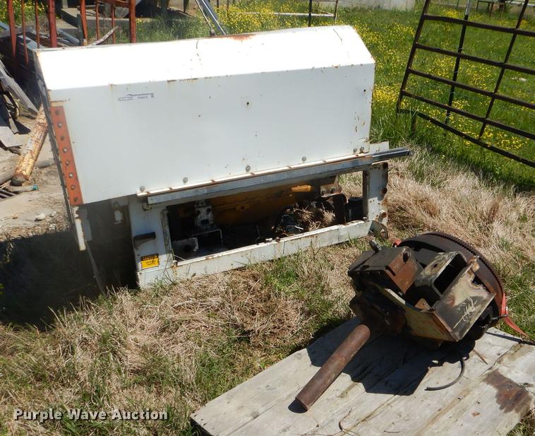 image for item FH9476 Four cylinder diesel engine