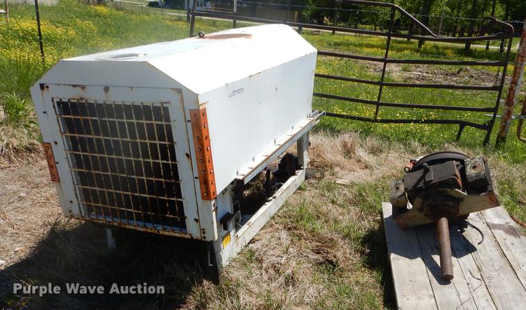 image for item FH9476 Four cylinder diesel engine