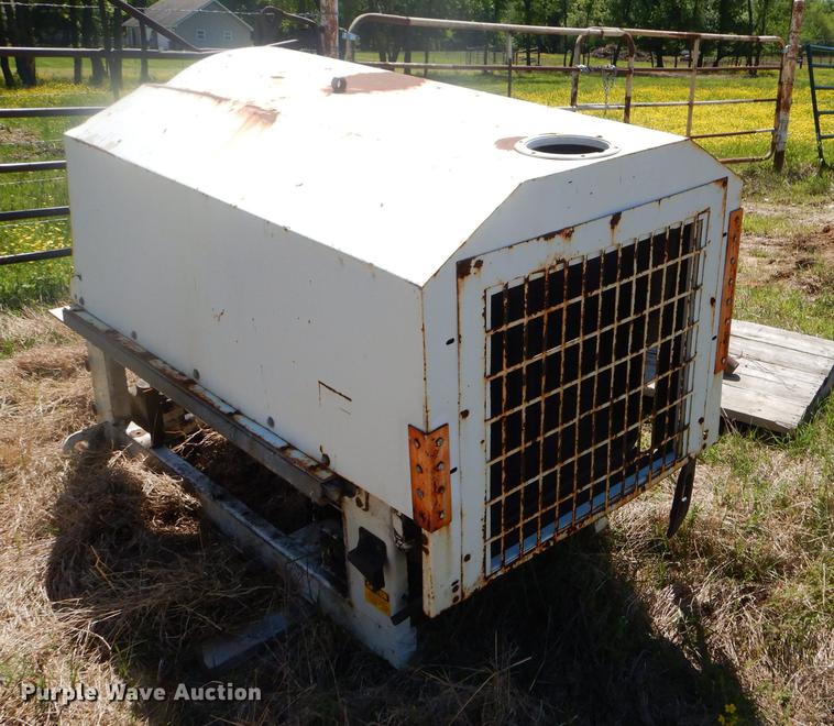 image for item FH9476 Four cylinder diesel engine