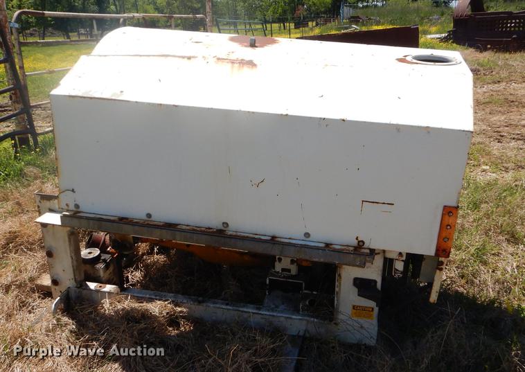 image for item FH9476 Four cylinder diesel engine