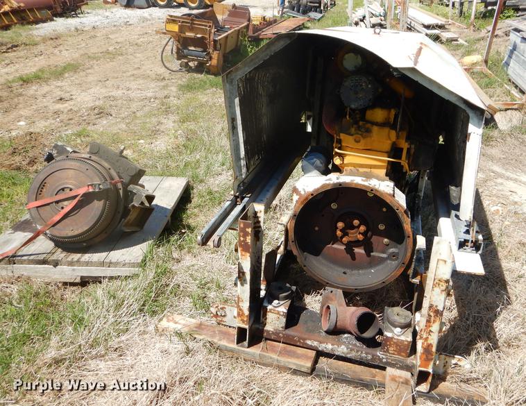 image for item FH9476 Four cylinder diesel engine