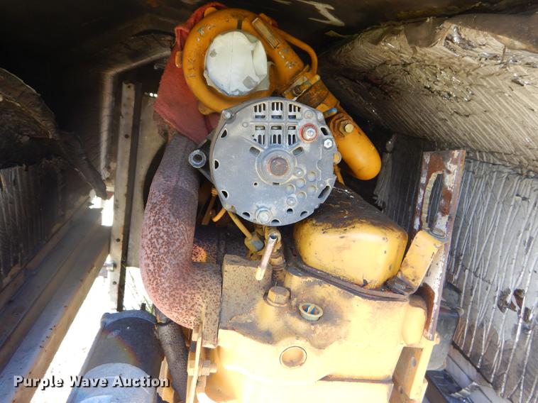 image for item FH9476 Four cylinder diesel engine