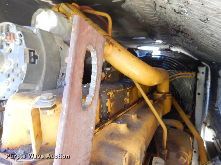 image for item FH9476 Four cylinder diesel engine