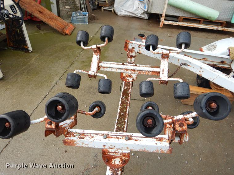 image for item FH9488 1977 Mercury outboard gas engine