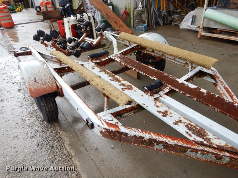 image for item FH9488 1977 Mercury outboard gas engine