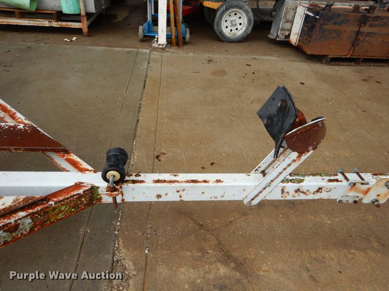 image for item FH9488 1977 Mercury outboard gas engine