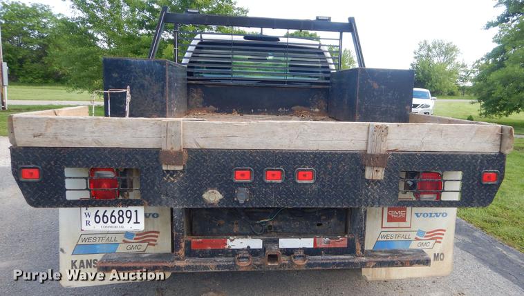 image for item FH9490 2007 Chevrolet Silverado 3500 flatbed pickup truck