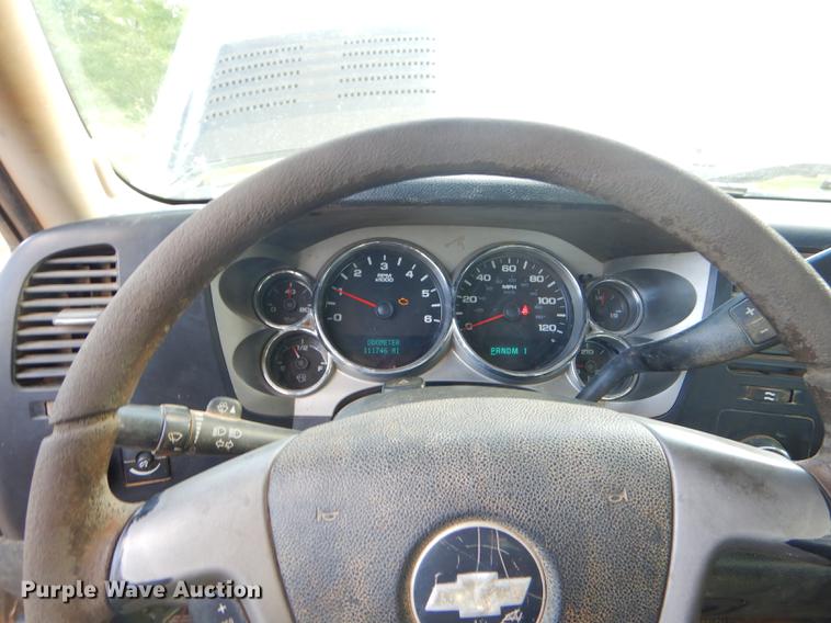 image for item FH9490 2007 Chevrolet Silverado 3500 flatbed pickup truck