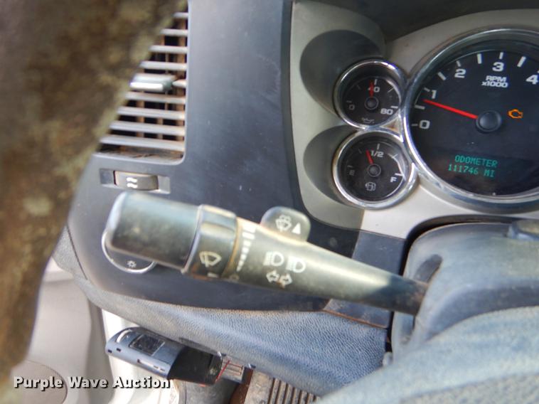 image for item FH9490 2007 Chevrolet Silverado 3500 flatbed pickup truck