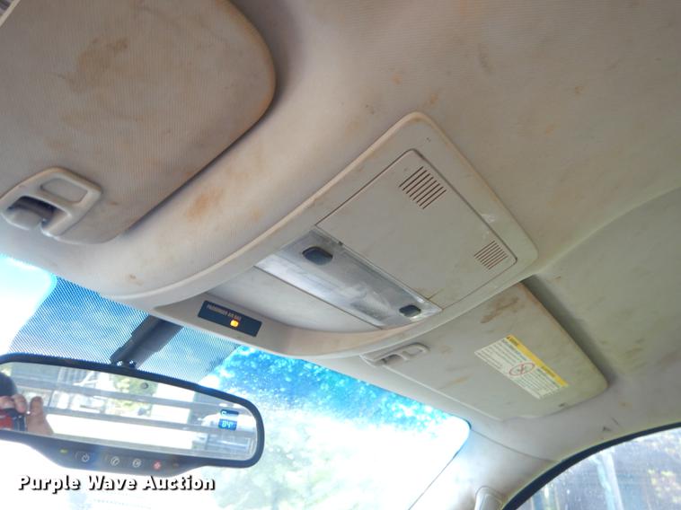 image for item FH9490 2007 Chevrolet Silverado 3500 flatbed pickup truck