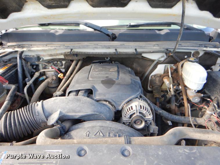 image for item FH9490 2007 Chevrolet Silverado 3500 flatbed pickup truck