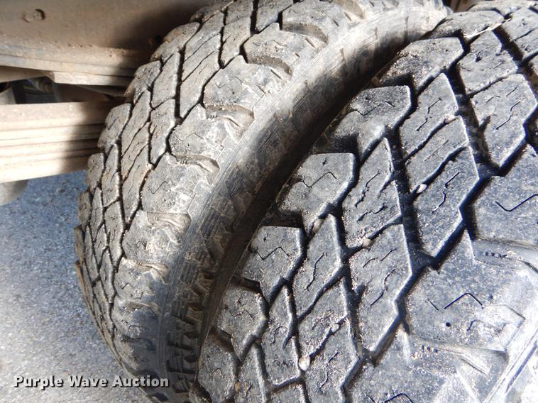 image for item FH9490 2007 Chevrolet Silverado 3500 flatbed pickup truck