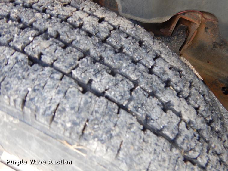 image for item FH9490 2007 Chevrolet Silverado 3500 flatbed pickup truck