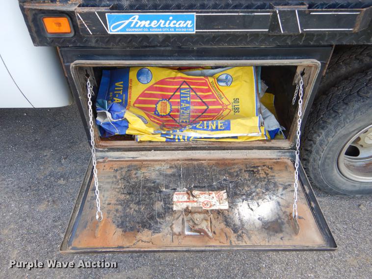 image for item FH9490 2007 Chevrolet Silverado 3500 flatbed pickup truck