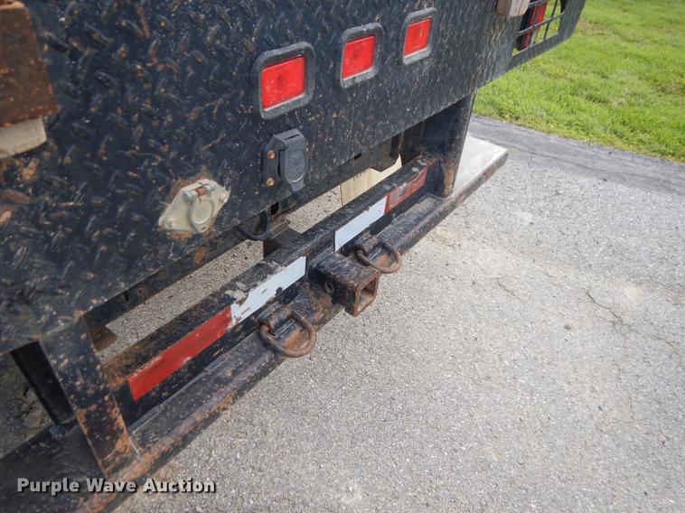 image for item FH9490 2007 Chevrolet Silverado 3500 flatbed pickup truck