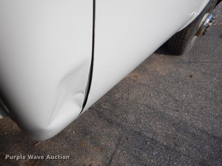 image for item FH9490 2007 Chevrolet Silverado 3500 flatbed pickup truck