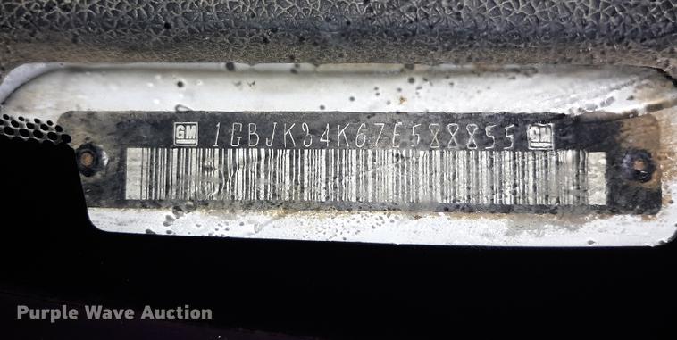 image for item FH9490 2007 Chevrolet Silverado 3500 flatbed pickup truck