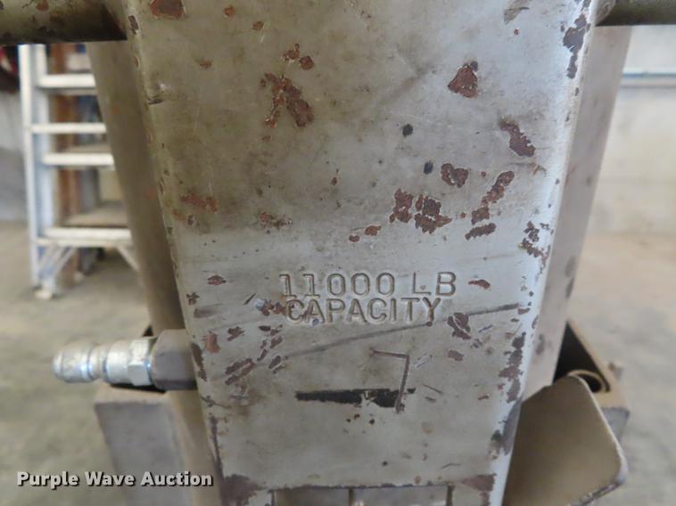 image for item FJ9106 Gray TNT550 automotive lift