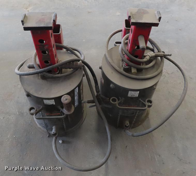 image for item FJ9110 (2) Gray TAJS-2000 pneumatic jack stands