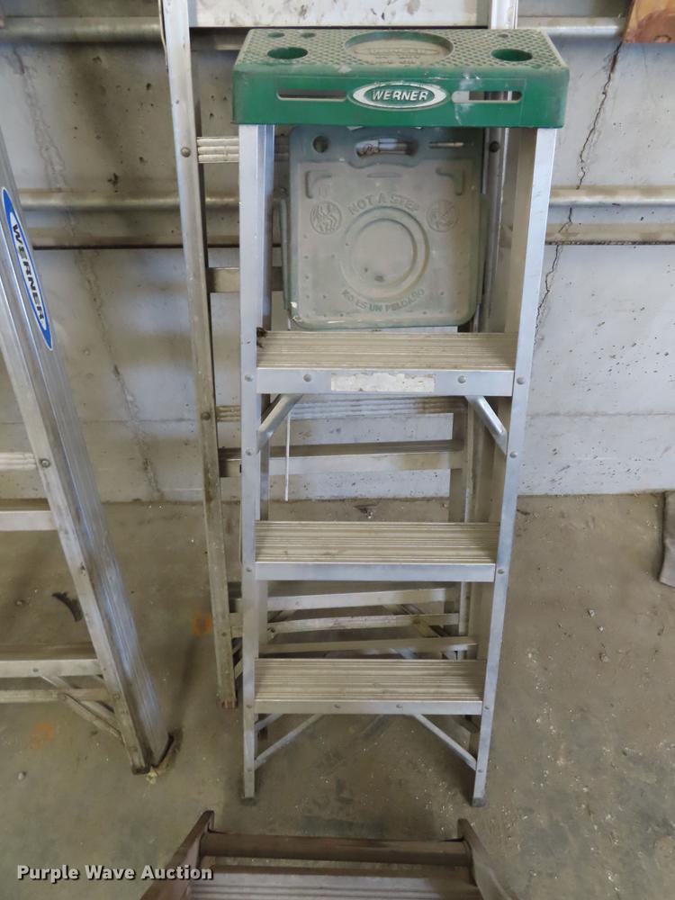 image for item FJ9116 (4) step ladders