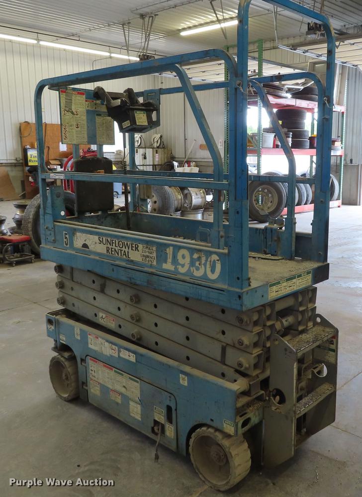 2004 Genie GS1930 scissor lift in De Soto, KS | Item FJ9117 sold