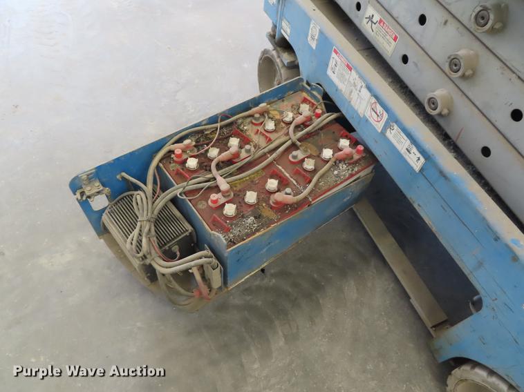 image for item FJ9117 2004 Genie GS1930 scissor lift