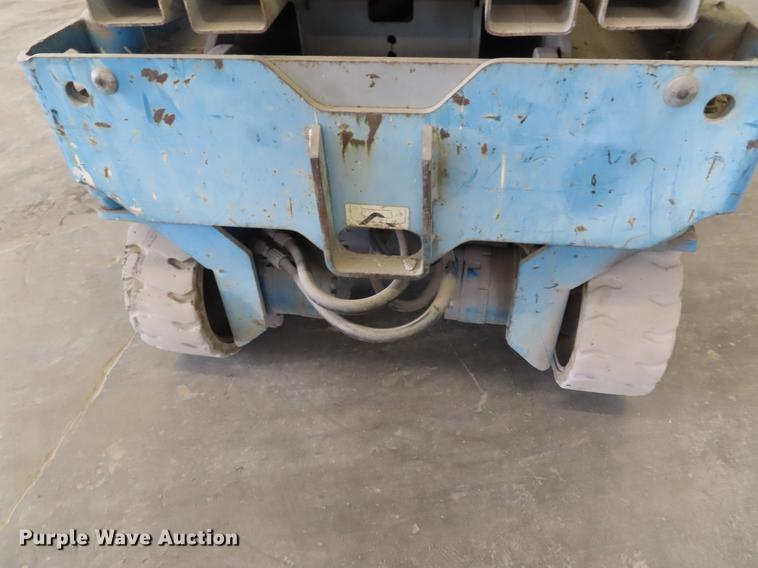 image for item FJ9117 2004 Genie GS1930 scissor lift