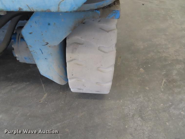 image for item FJ9117 2004 Genie GS1930 scissor lift