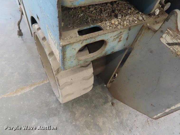 image for item FJ9117 2004 Genie GS1930 scissor lift