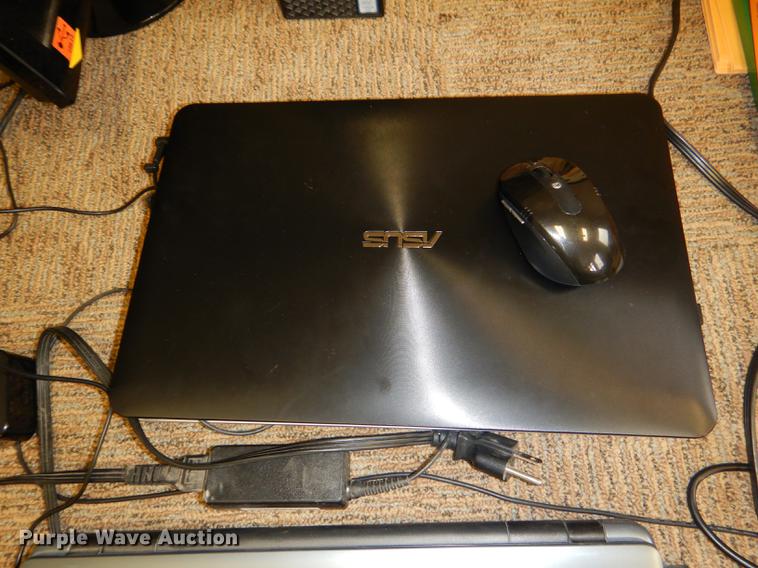 image for item FQ9779 (3) laptop computers