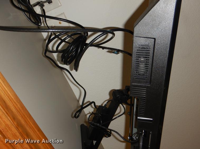 image for item FQ9785 (3) Insignia flat screen televisions