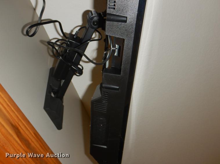 image for item FQ9785 (3) Insignia flat screen televisions