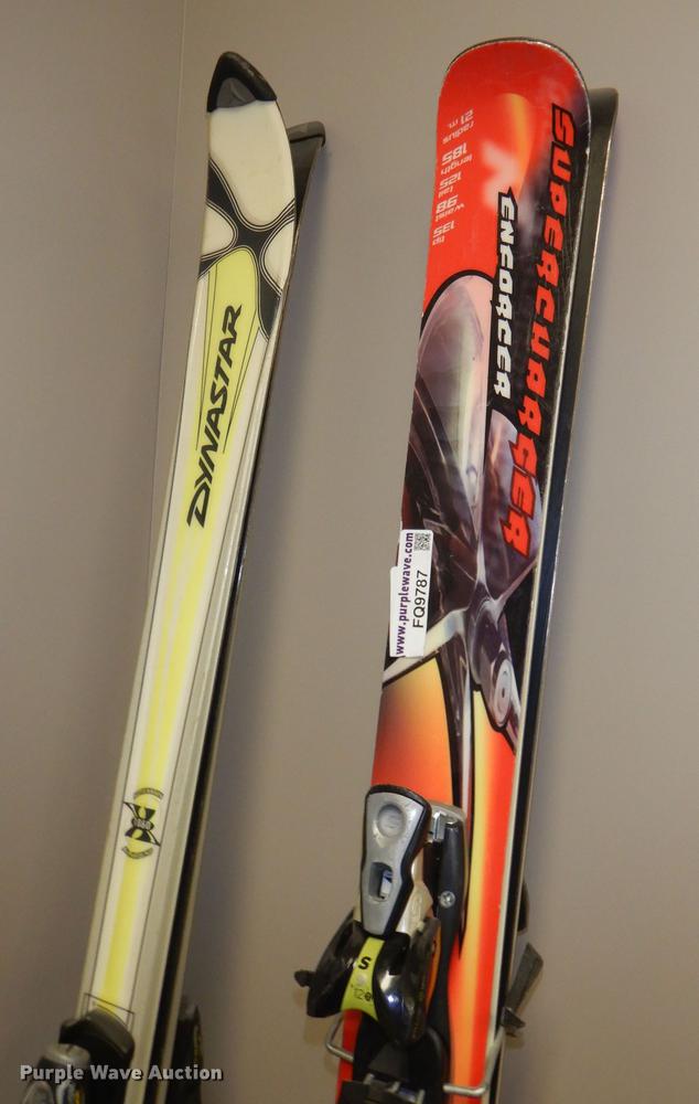 image for item FQ9787 Skis