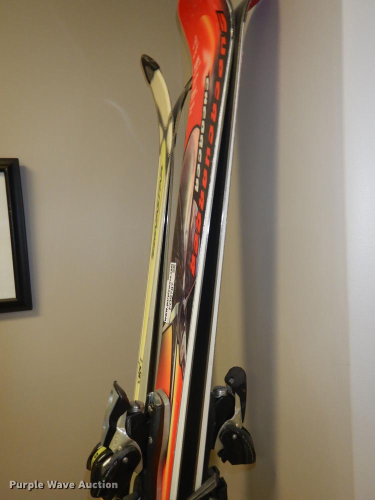 image for item FQ9787 Skis