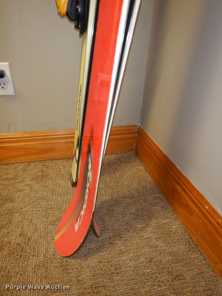 image for item FQ9787 Skis