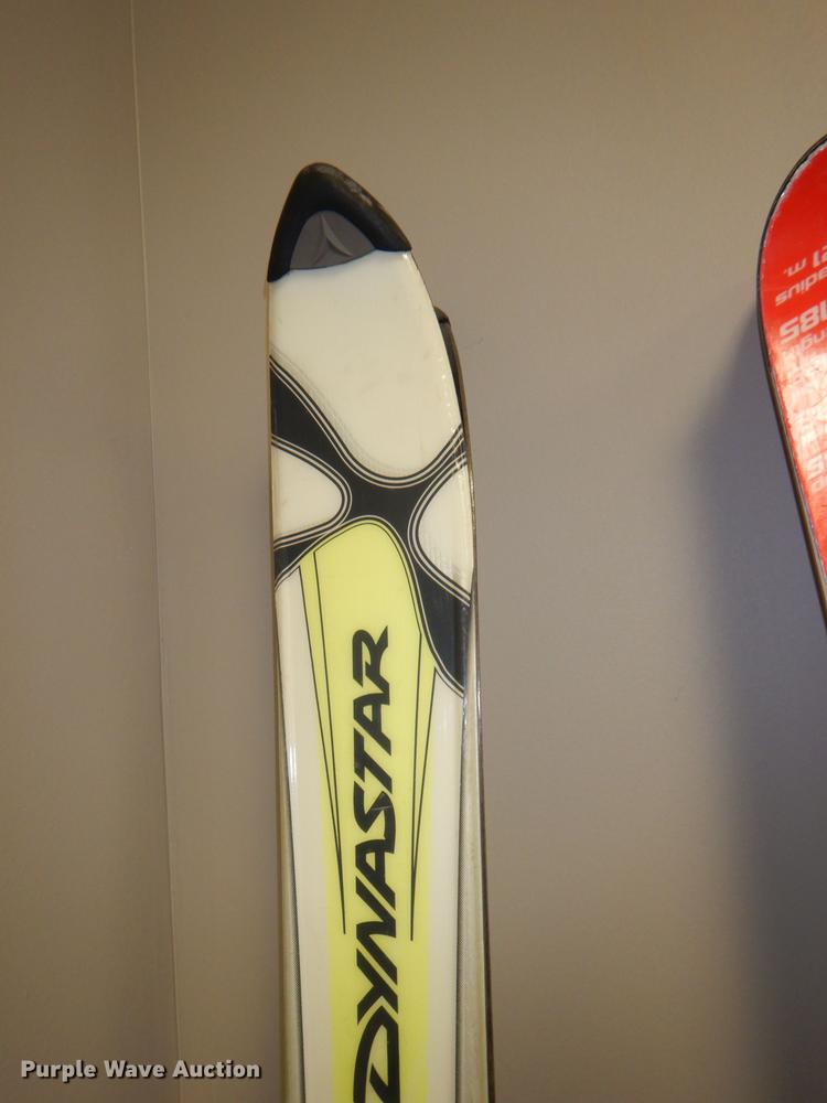 image for item FQ9787 Skis