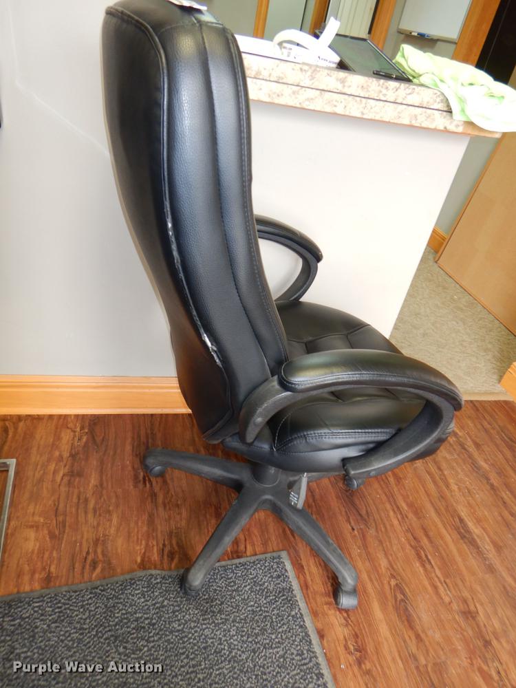 image for item FQ9792 (16) chairs