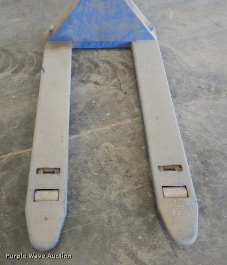 image for item FQ9795 Pallet jack