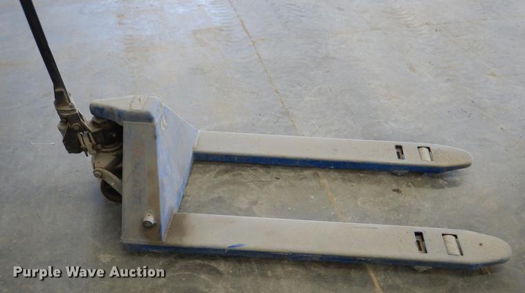 image for item FQ9795 Pallet jack