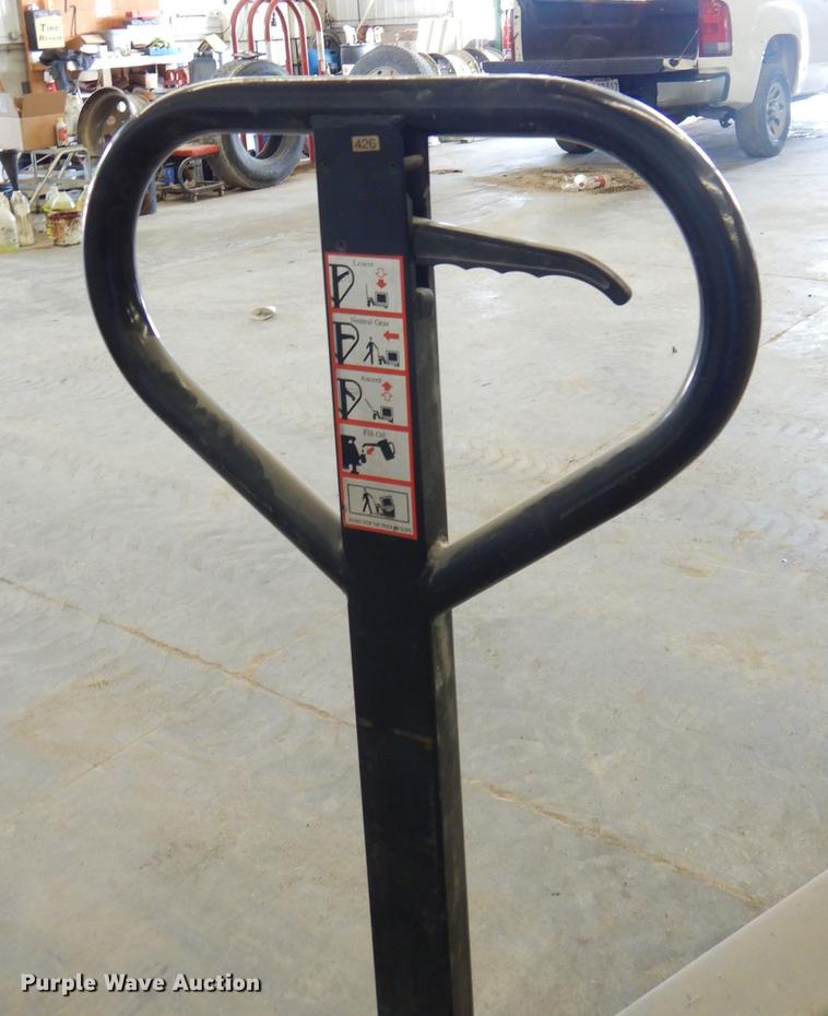 image for item FQ9795 Pallet jack