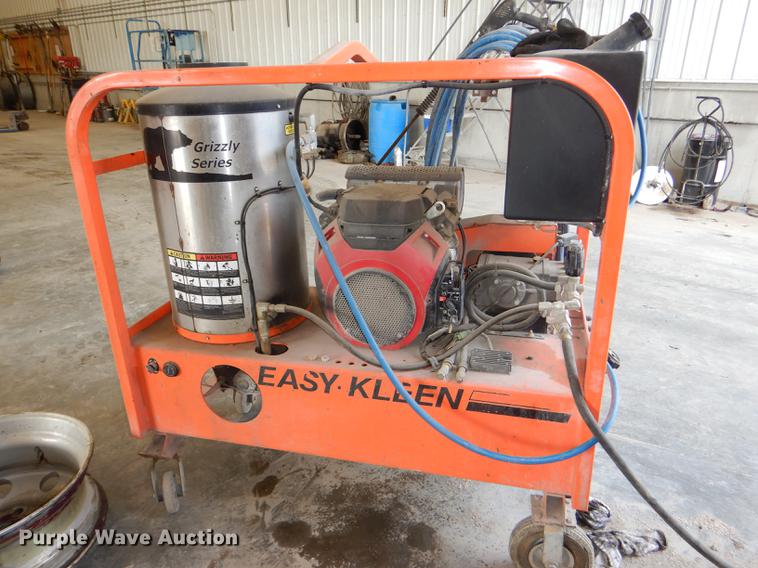 image for item FQ9796 Grizzly Easy-Kleen pressure washer