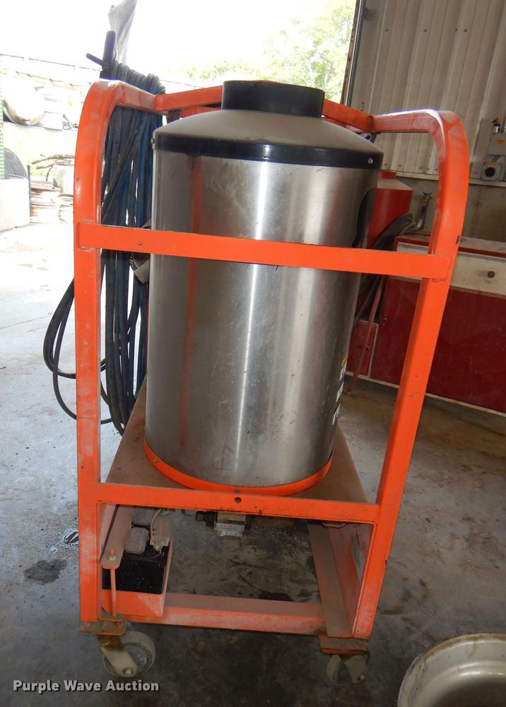 image for item FQ9796 Grizzly Easy-Kleen pressure washer