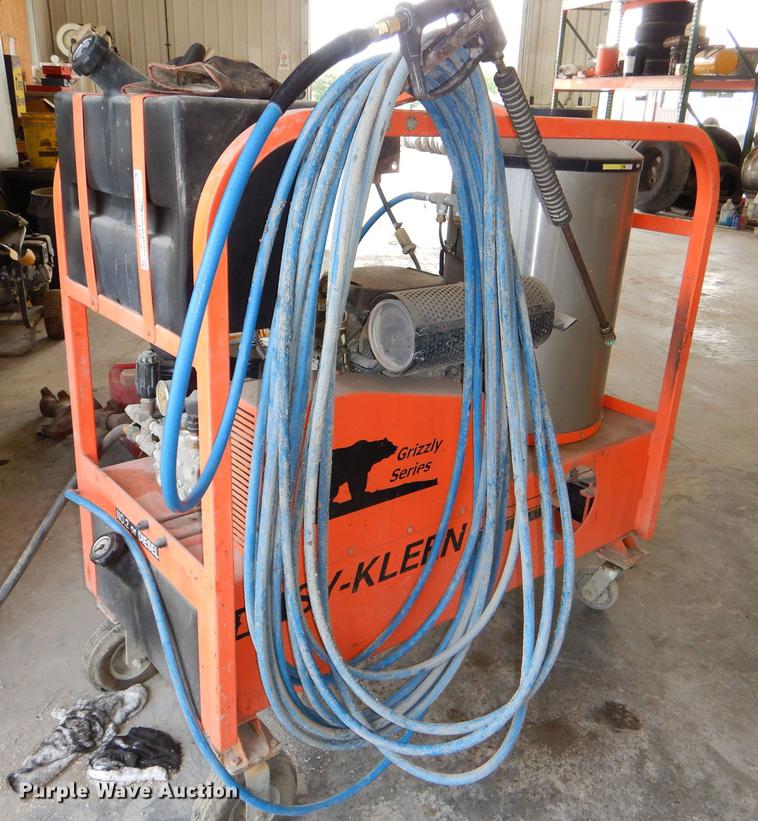 image for item FQ9796 Grizzly Easy-Kleen pressure washer