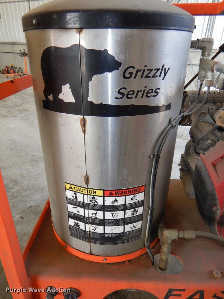 image for item FQ9796 Grizzly Easy-Kleen pressure washer